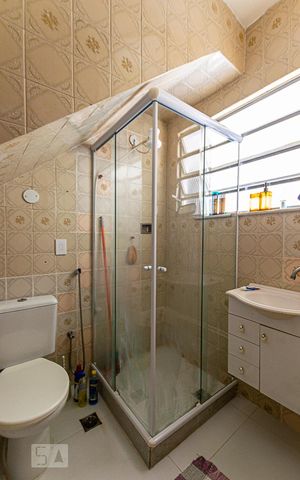 Casa à venda com 100m², 4 quartos e sem vaga Casa à venda com 100m², 4 quartos e sem vagaBanheiro Social