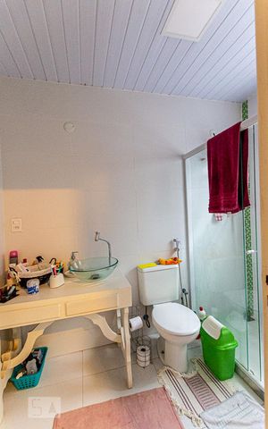 Casa à venda com 100m², 4 quartos e sem vaga Casa à venda com 100m², 4 quartos e sem vagaBanheiro Social - Terreo