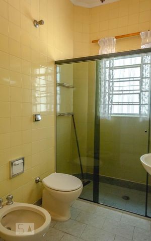 Casa à venda com 171m², 2 quartos e 5 vagas Casa à venda com 171m², 2 quartos e 5 vagasBanheiro