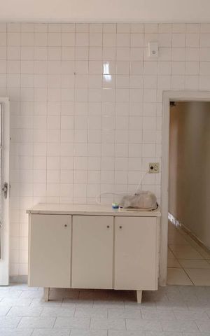 Casa à venda com 171m², 2 quartos e 5 vagas Casa à venda com 171m², 2 quartos e 5 vagasCozinha