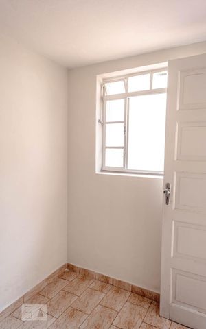Casa à venda com 171m², 2 quartos e 5 vagas Casa à venda com 171m², 2 quartos e 5 vagasQuarto de serviço