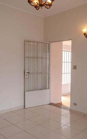 Casa à venda com 171m², 2 quartos e 5 vagas Casa à venda com 171m², 2 quartos e 5 vagasSala