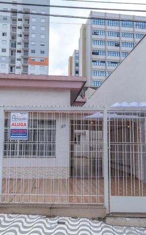 Casa à venda com 171m², 2 quartos e 5 vagas Casa à venda com 171m², 2 quartos e 5 vagasFachada