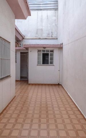 Casa à venda com 171m², 2 quartos e 5 vagas Casa à venda com 171m², 2 quartos e 5 vagasQuintal