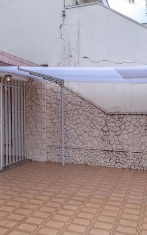 Casa à venda com 171m², 2 quartos e 5 vagas Casa à venda com 171m², 2 quartos e 5 vagasGaragem