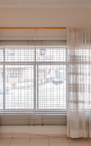 Casa à venda com 171m², 2 quartos e 5 vagas Casa à venda com 171m², 2 quartos e 5 vagasSala