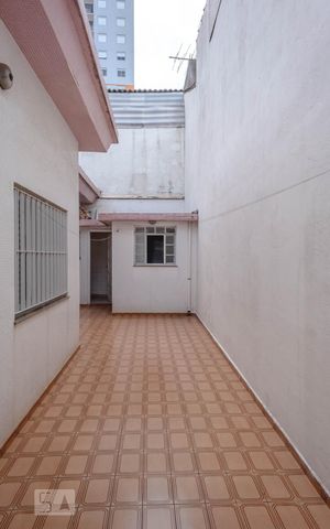Casa à venda com 171m², 2 quartos e 5 vagas Casa à venda com 171m², 2 quartos e 5 vagasQuintal