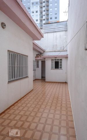 Casa à venda com 171m², 2 quartos e 5 vagas Casa à venda com 171m², 2 quartos e 5 vagasQuintal