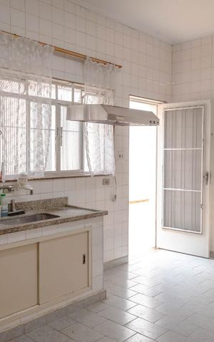 Casa à venda com 171m², 2 quartos e 5 vagas Casa à venda com 171m², 2 quartos e 5 vagasCozinha