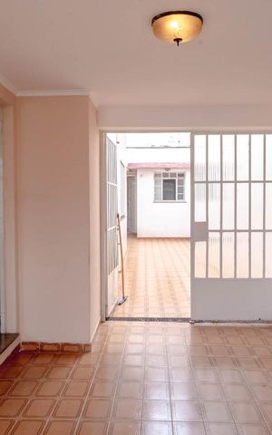 Casa à venda com 171m², 2 quartos e 5 vagas Casa à venda com 171m², 2 quartos e 5 vagasGaragem