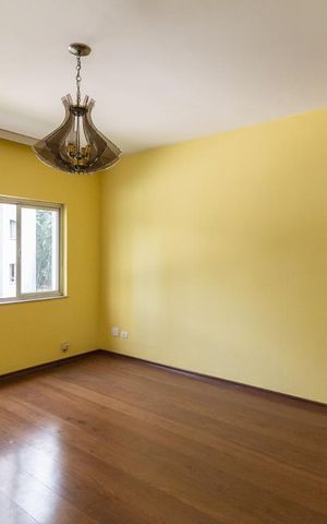 Apartamento à venda com 147m², 4 quartos e 1 vaga Apartamento à venda com 147m², 4 quartos e 1 vagaSala
