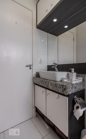 Casa de condomínio à venda com 94m², 3 quartos e 2 vagasBanheiro da Suíte
