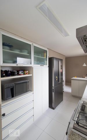Apartamento à venda com 178m², 4 quartos e 3 vagas Apartamento à venda com 178m², 4 quartos e 3 vagasCozinha