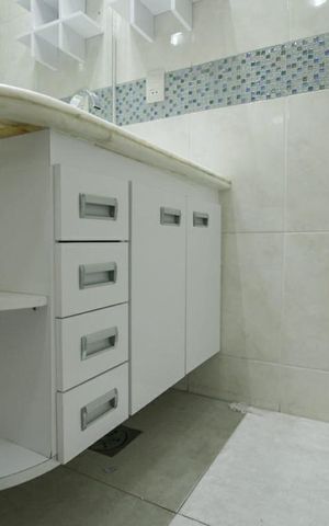 Casa de condomínio para alugar com 170m², 3 quartos e 2 vagas Casa de condomínio para alugar com 170m², 3 quartos e 2 vagasDetalhe do Banheiro da Suíte 2 - Armários
