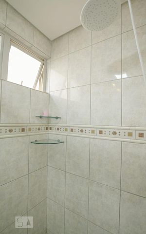 Casa de condomínio para alugar com 170m², 3 quartos e 2 vagas Casa de condomínio para alugar com 170m², 3 quartos e 2 vagasDetalhe do Banheiro da Suíte 1 - Box