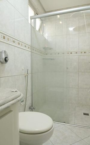 Casa de condomínio para alugar com 170m², 3 quartos e 2 vagas Casa de condomínio para alugar com 170m², 3 quartos e 2 vagasDetalhe do Banheiro da Suíte 1 - Box