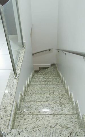 Casa de condomínio para alugar com 170m², 3 quartos e 2 vagas Casa de condomínio para alugar com 170m², 3 quartos e 2 vagasEscadas