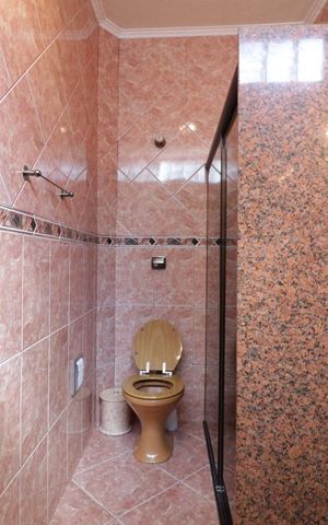 Casa à venda com 180m², 2 quartos e 2 vagasBanheiro Social