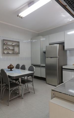 Casa à venda com 180m², 2 quartos e 2 vagasCozinha