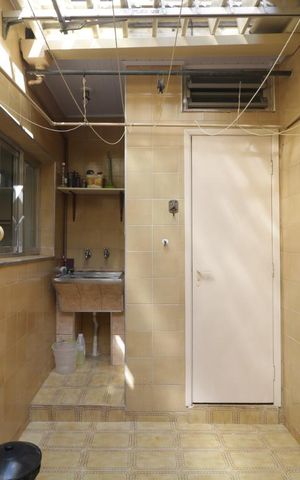 Casa à venda com 180m², 2 quartos e 2 vagasArea de serviço