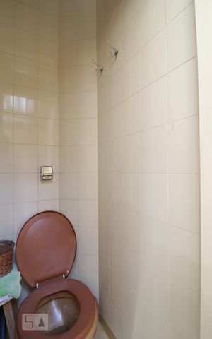 Casa à venda com 180m², 2 quartos e 2 vagasBanheiro de Serviço