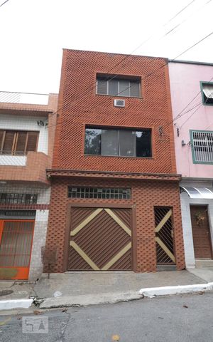 Casa à venda com 180m², 2 quartos e 2 vagasFachada