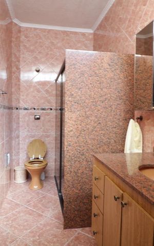 Casa à venda com 180m², 2 quartos e 2 vagasBanheiro Social