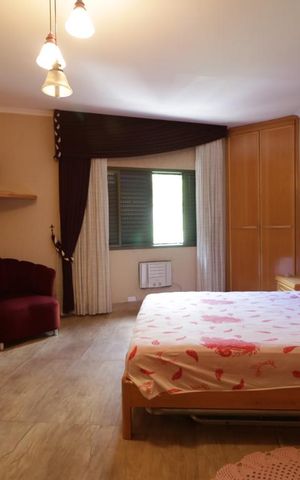 Casa à venda com 180m², 2 quartos e 2 vagasQuarto 1
