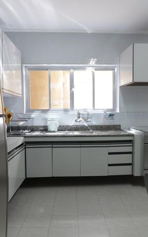 Casa à venda com 180m², 2 quartos e 2 vagasCozinha