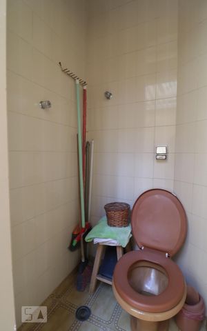 Casa à venda com 180m², 2 quartos e 2 vagasBanheiro de Serviço