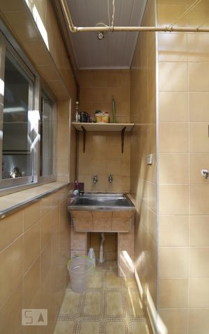 Casa à venda com 180m², 2 quartos e 2 vagasArea de serviço