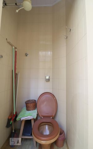 Casa à venda com 180m², 2 quartos e 2 vagasBanheiro de Serviço