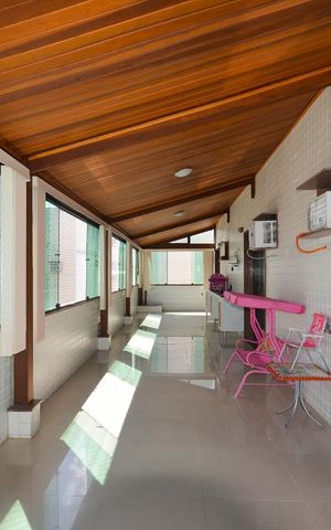 Apartamento à venda com 385m², 4 quartos e 5 vagas Apartamento à venda com 385m², 4 quartos e 5 vagasVaranda dos Fundos (acesso Suíte 2 e Quarto 3)