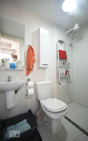 Apartamento à venda com 142m², 3 quartos e 2 vagas Apartamento à venda com 142m², 3 quartos e 2 vagasBanheiro de Serviço