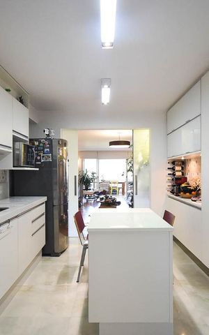 Apartamento à venda com 142m², 3 quartos e 2 vagas Apartamento à venda com 142m², 3 quartos e 2 vagasCozinha