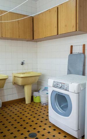 Casa à venda com 420m², 4 quartos e 4 vagas Casa à venda com 420m², 4 quartos e 4 vagasÁrea de Serviço