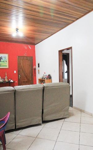Casa à venda com 220m², 4 quartos e 2 vagas Casa à venda com 220m², 4 quartos e 2 vagasSala