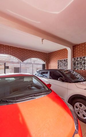 Casa à venda com 240m², 3 quartos e 2 vagas Casa à venda com 240m², 3 quartos e 2 vagasGaragem