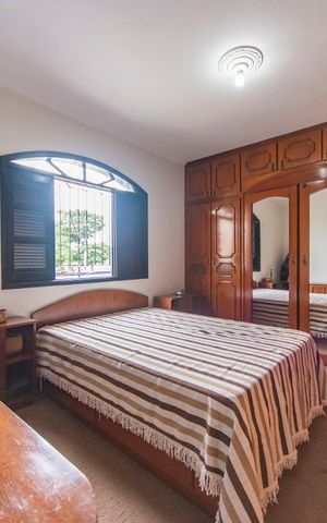 Casa à venda com 240m², 3 quartos e 2 vagas Casa à venda com 240m², 3 quartos e 2 vagasQuarto 1