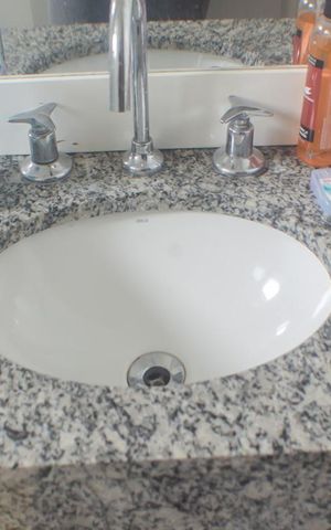 Apartamento à venda com 75m², 3 quartos e 2 vagas Apartamento à venda com 75m², 3 quartos e 2 vagasBanheiro social - pia