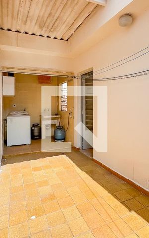 Casa à venda com 200m², 4 quartos e 3 vagas Casa à venda com 200m², 4 quartos e 3 vagasÁrea de Serviço