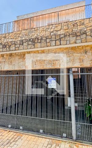 Casa à venda com 200m², 4 quartos e 3 vagas Casa à venda com 200m², 4 quartos e 3 vagasFachada
