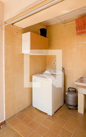 Casa à venda com 200m², 4 quartos e 3 vagas Casa à venda com 200m², 4 quartos e 3 vagasÁrea de Serviço