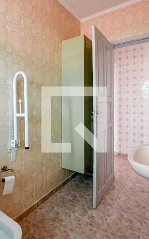 Casa à venda com 200m², 4 quartos e 3 vagas Casa à venda com 200m², 4 quartos e 3 vagasBanheiro