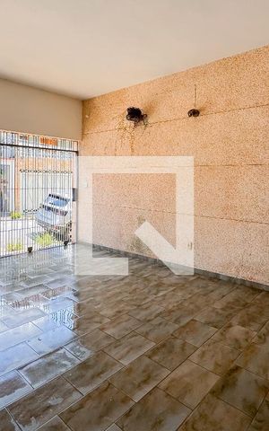 Casa à venda com 200m², 4 quartos e 3 vagas Casa à venda com 200m², 4 quartos e 3 vagasÁrea comum