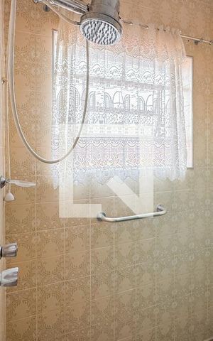 Casa à venda com 200m², 4 quartos e 3 vagas Casa à venda com 200m², 4 quartos e 3 vagasBanheiro