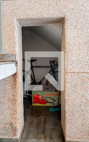 Casa à venda com 200m², 4 quartos e 3 vagas Casa à venda com 200m², 4 quartos e 3 vagasÁrea comum