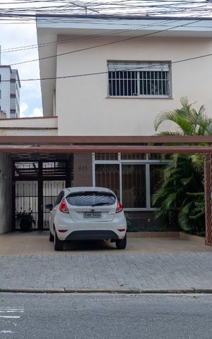 Casa à venda com 240m², 3 quartos e 6 vagas Casa à venda com 240m², 3 quartos e 6 vagasFachada