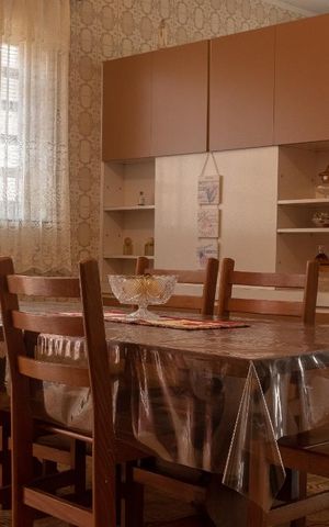 Casa à venda com 240m², 3 quartos e 6 vagas Casa à venda com 240m², 3 quartos e 6 vagasCopa