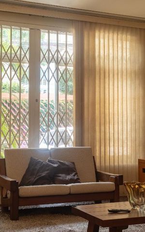 Casa à venda com 240m², 3 quartos e 6 vagas Casa à venda com 240m², 3 quartos e 6 vagasSala